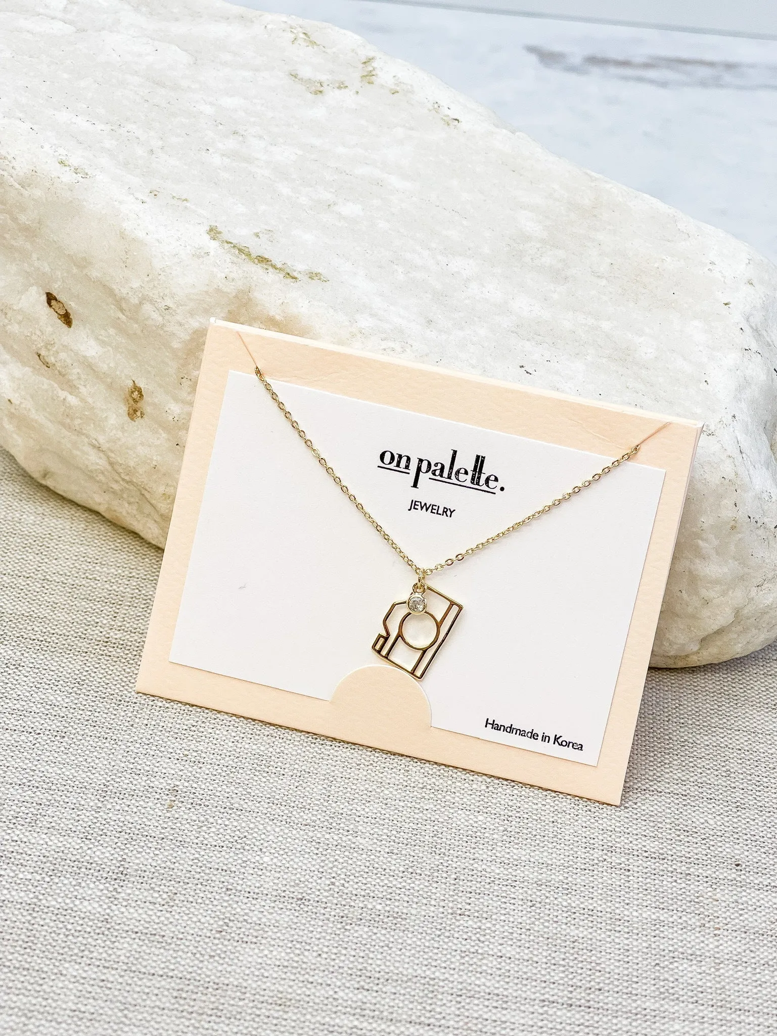 Camera Pendant Necklace - Gold