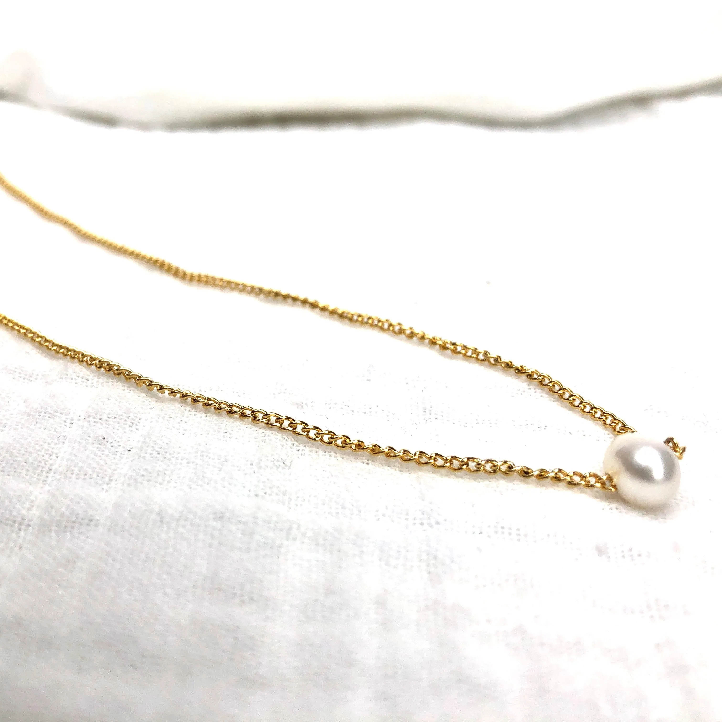 SLIDING PEARL NECKLACE